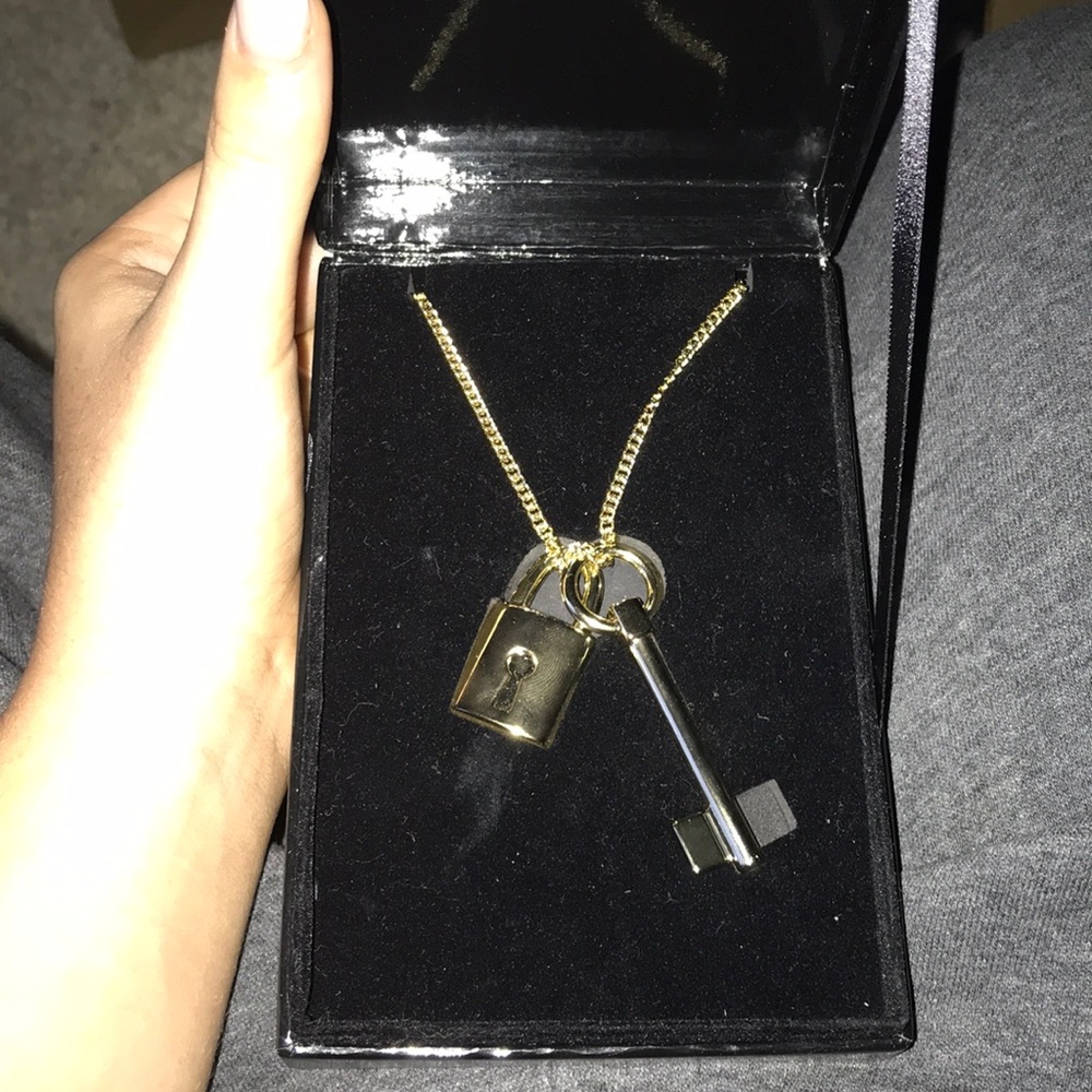 Victoria’s Secret Necklace